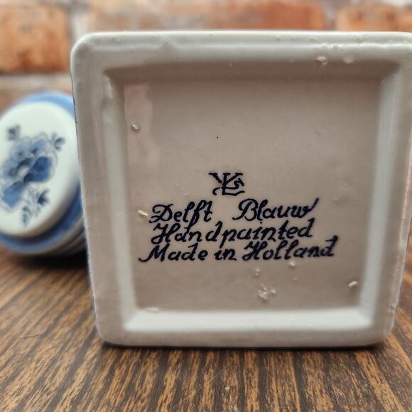 Delft Blauw Handpainted Spice Jar 5" Dutch Windmill Scene – Made in Holland - Picture 10 of 10